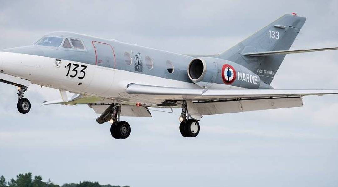 Aéronautique navale : le processus de remplacement des Falcon 10 débute