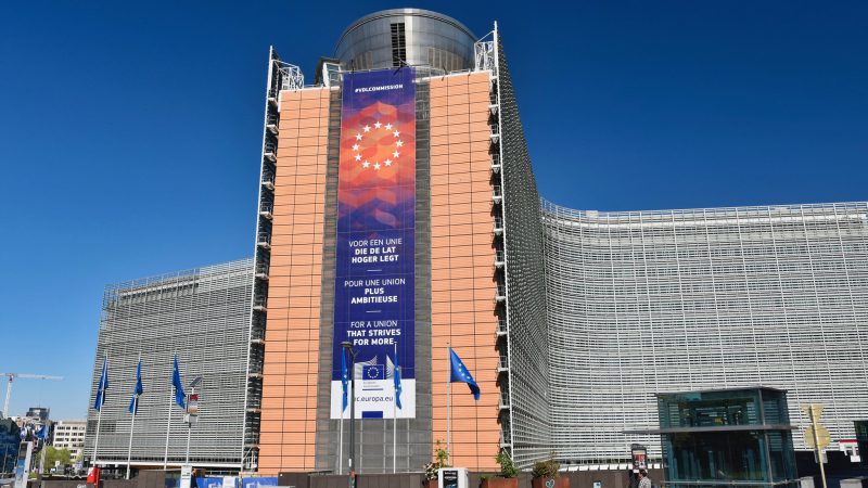 L’UE crée un Bureau de l’IA au sein de la Commission