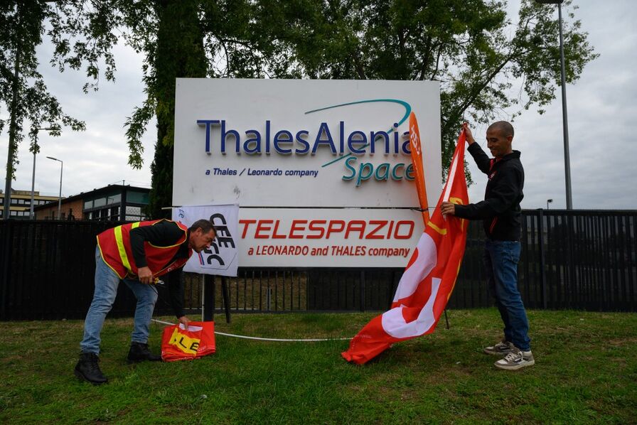 Chez Thales Alenia Space, les 1000 suppressions de postes à Cannes et Toulouse ne passent pas