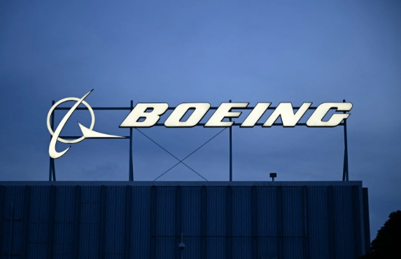 Boeing lance les licenciements, près de 2.200 sur ses sites historiques