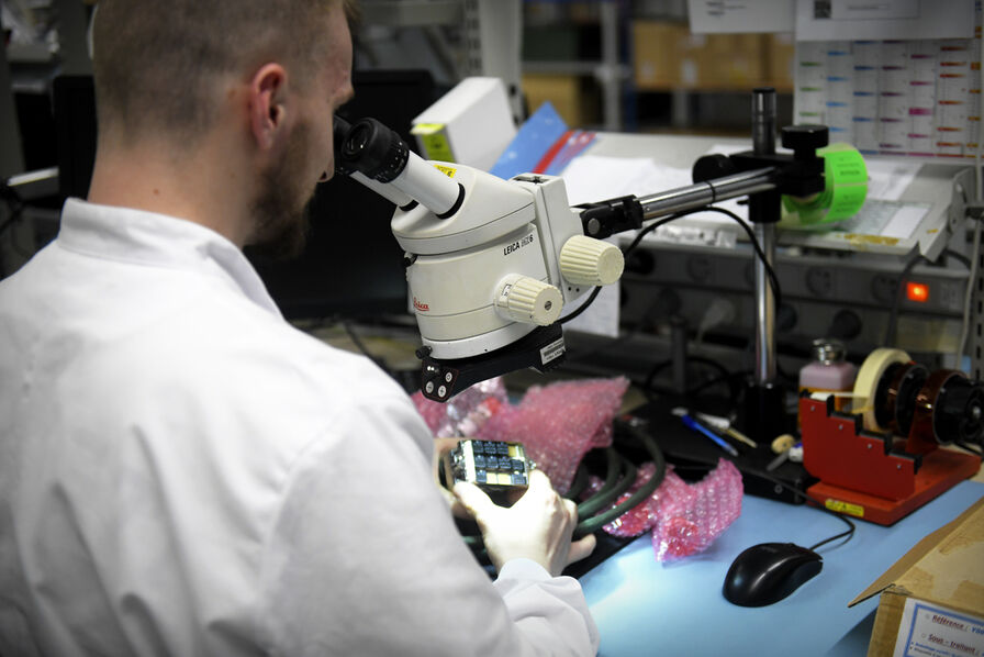 Aussi discrète que stratégique… Plongée au coeur de l&rsquo;usine qui fabrique l&rsquo;électronique des missiles français