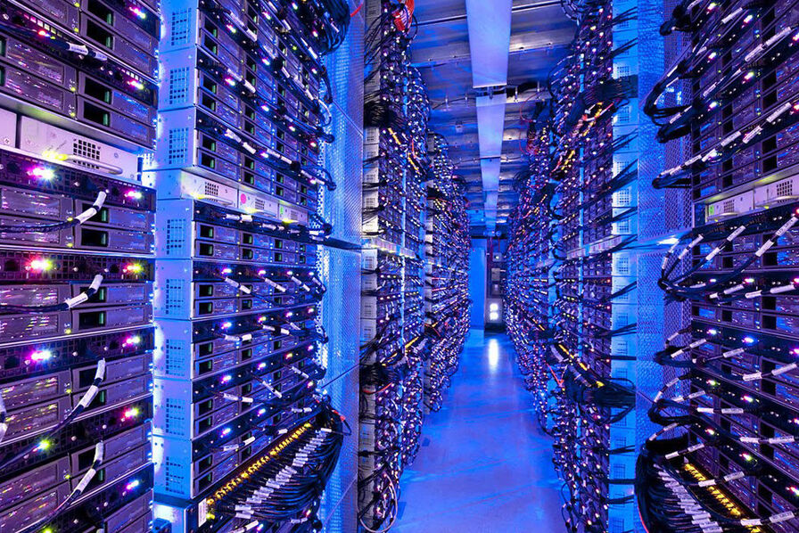 En 2024, Microsoft, Amazon, Google et Meta ont dépensé 100 milliards de dollars dans leurs infrastructures d&rsquo;IA