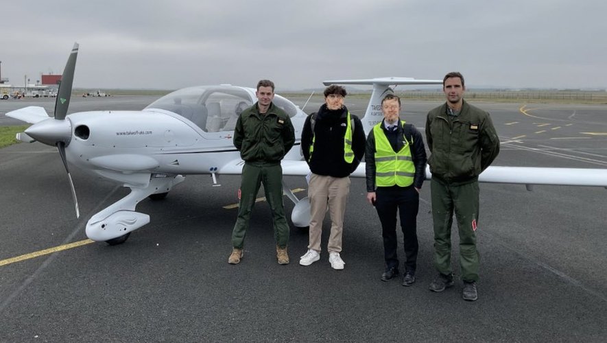 Deux avions de tourisme se perdent dans le brouillard près de Paris, l’armée de l’air vole à leur secours