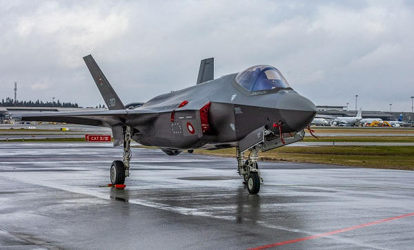 Le président du comité de la Défense du Parlement danois dit regretter l’achat d’avions de combat F-35A