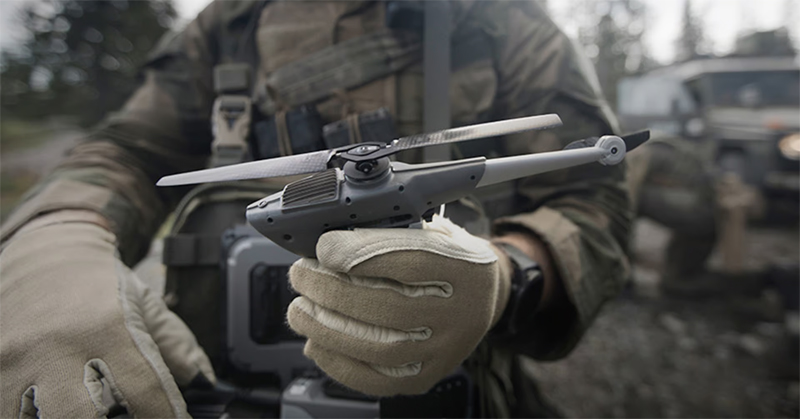 Le nano-drone Black Hornet 4 offre une capacité de reconnaissance importante dans un format compact