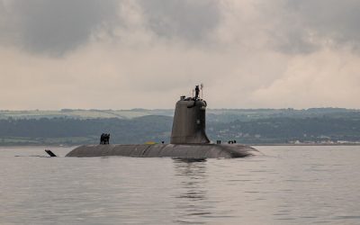 Le sous-marin nucléaire d’attaque Tourville met à l’épreuve sa capacité à naviguer « dans les glaces »