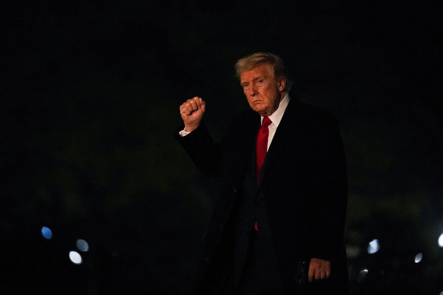 Des droits de douane américains sur les semi-conducteurs bientôt annoncés, prévient Donald Trump