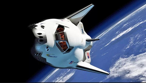 Le PDG de Dassault Aviation insiste pour développer un avion spatial pour les armées