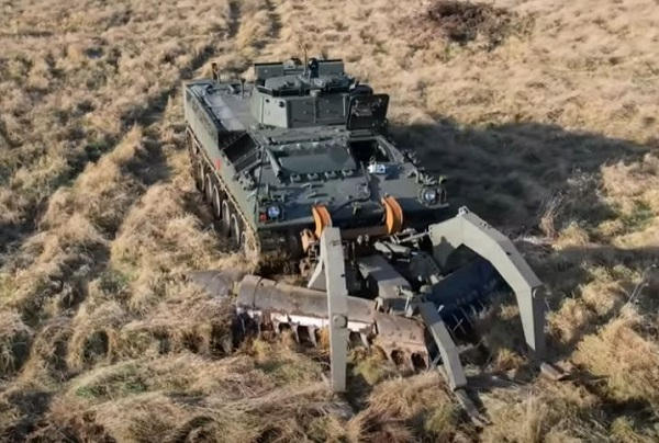 La British Army développe le Weevil, un système robotisé pour ouvrir des brèches dans les champs de mines