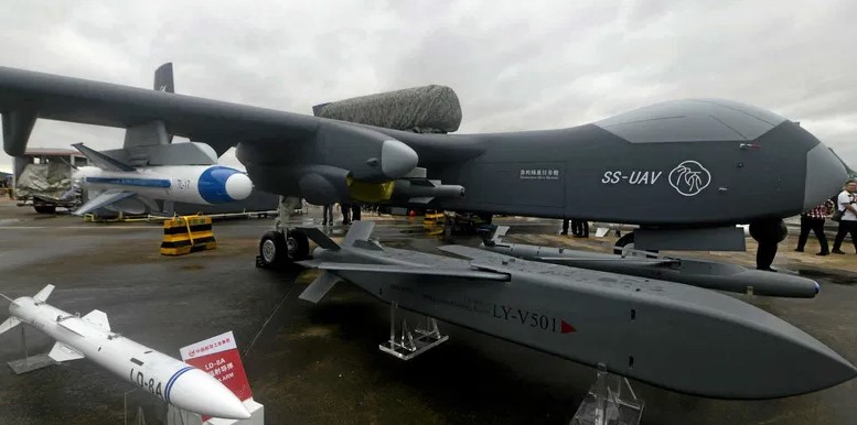 La Chine dévoile un drone géant capable de larguer plus de 100 drones en vol