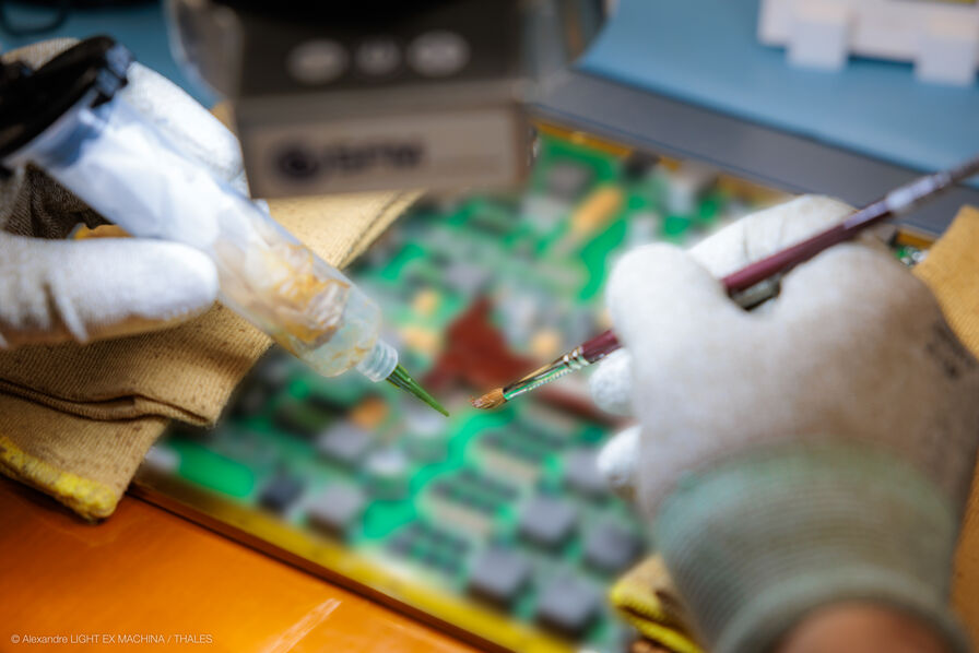 A quoi pourrait servir la mystérieuse usine de semi-conducteurs annoncée par Foxconn, Thales et Radiall